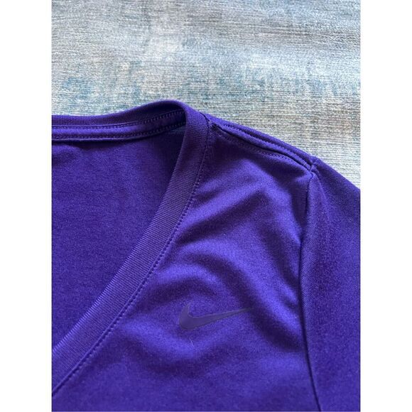 Purple The Nike Tee Dri Fit Short Sleeve V Neck Athletic Cut Women's Medium - Picture 3 of 7